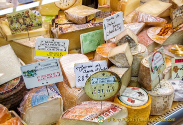 (Tomme) low fat French cheeses, produced in the French Alps